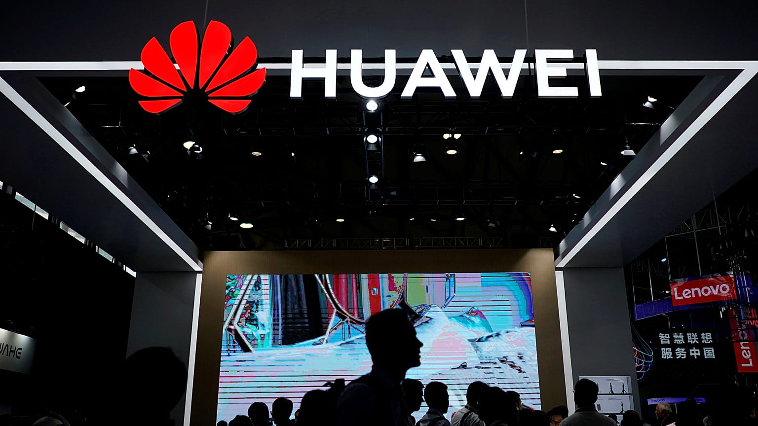 Japonya Çinli dev firmalar Huawei ve ZTE'ye yasak getiriyor