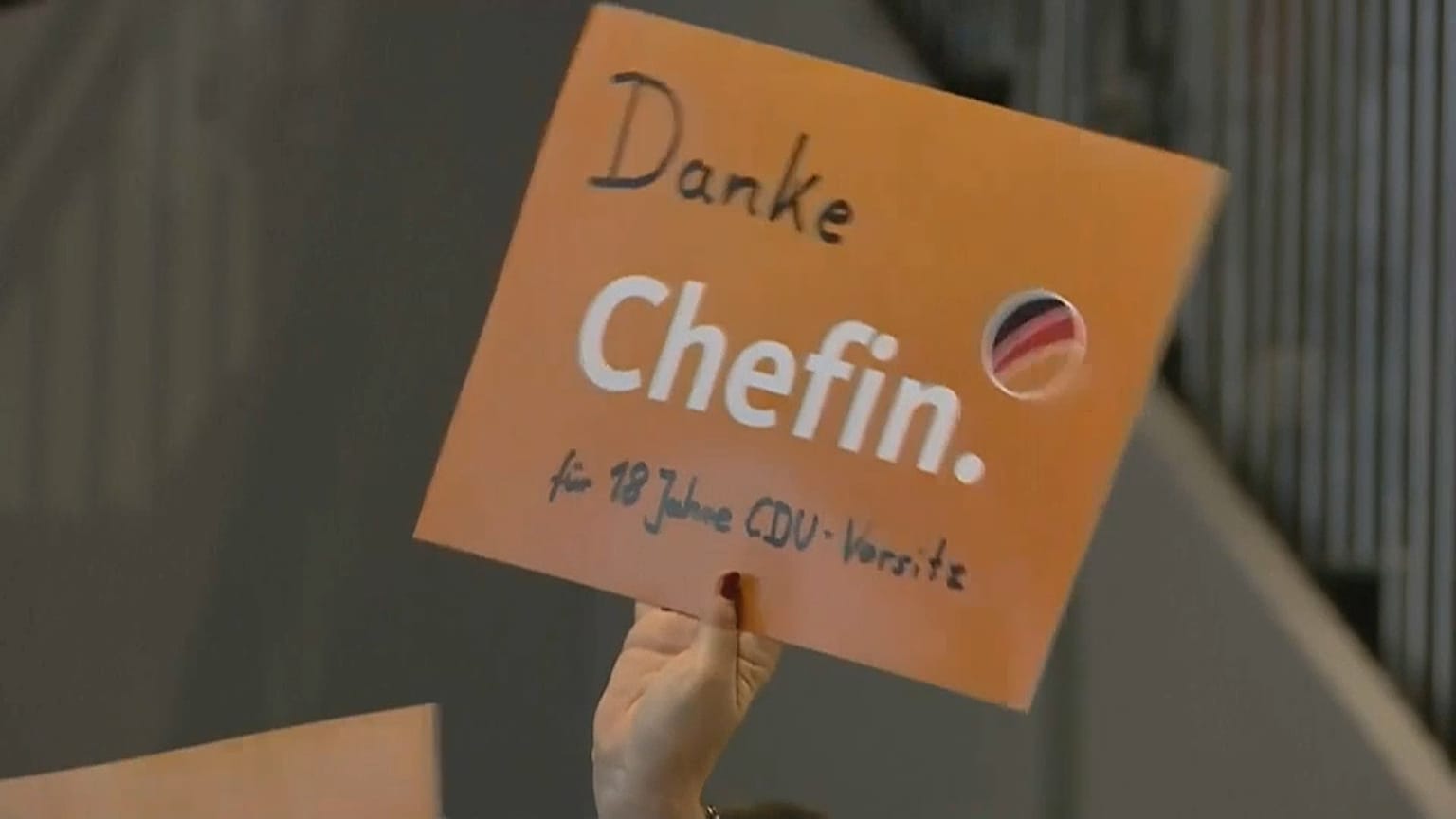 "Danke Chefin" - CDU zelebriert Abschied von Merkel 