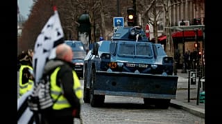 Sarı Yelekliler'den dev protesto: 125 bin kişi katıldı, yaklaşık bin beş yüz kişi gözaltına alındı