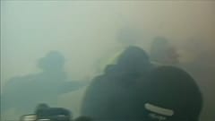 Polis Sarı Yelekliler'i gaz bombasıyla dağıtmaya çalışıyor