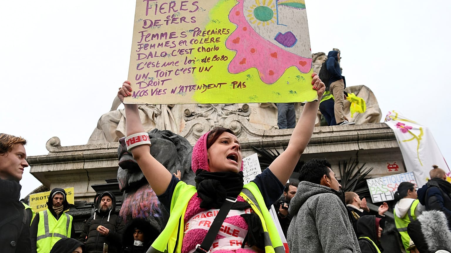 Climate marches across France take place at the same time as gilets jaunes protests