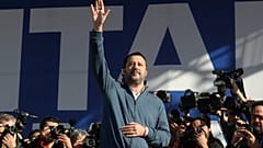 Μ. Σαλβίνι: «Δεν θα ρίξω την κυβέρνηση για τις δημοσκοπήσεις»