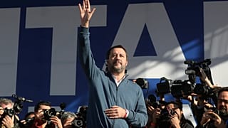 Μ. Σαλβίνι: «Δεν θα ρίξω την κυβέρνηση για τις δημοσκοπήσεις»