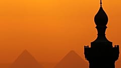 عکاس دانمارکی به اتهام هم‌آغوشی بر روی هرم جیزه تحت تعقیب قرار گرفت