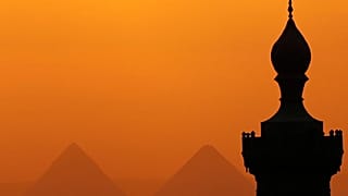 عکاس دانمارکی به اتهام هم‌آغوشی بر روی هرم جیزه تحت تعقیب قرار گرفت