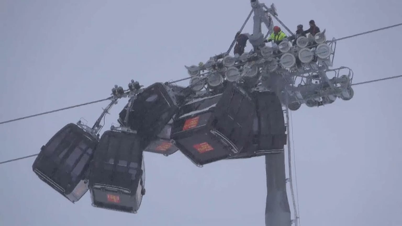 Hochzillertal: 5 Gondeln zusammengeprallt