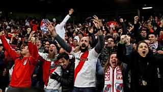 La fiesta de los seguidores del River Plate acabó como el rosario de la aurora en Buenos Aires
