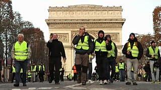 Tra i gilet gialli sugli Champs Elisées