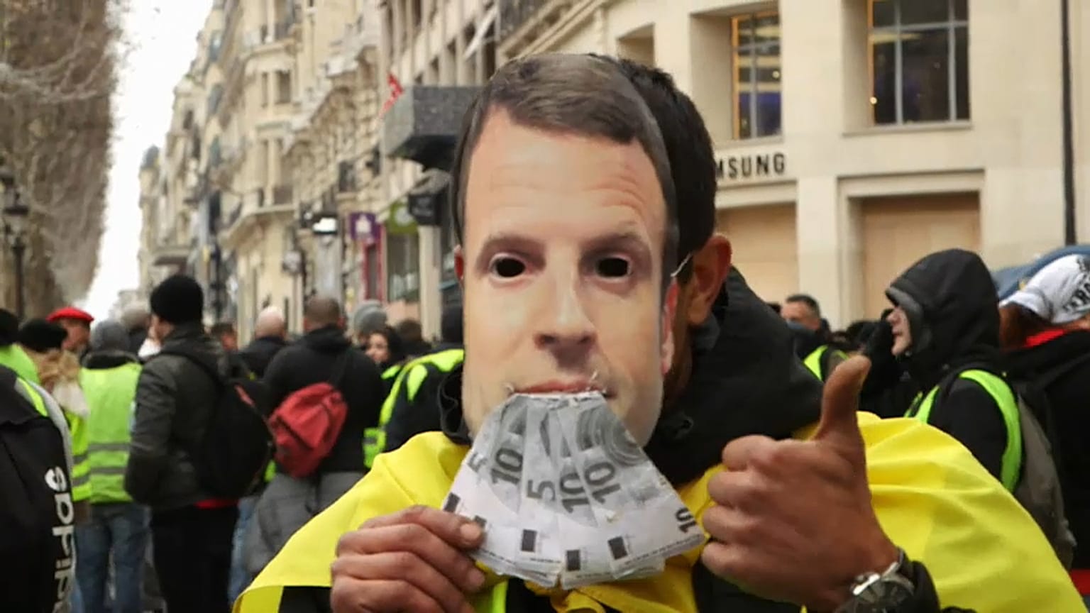 Reportage: Gelbwesten - Randale und "Macron, tritt zurück!"