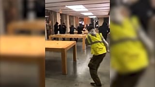 Sarı Yelekliler Apple mağazasını yağmaladı