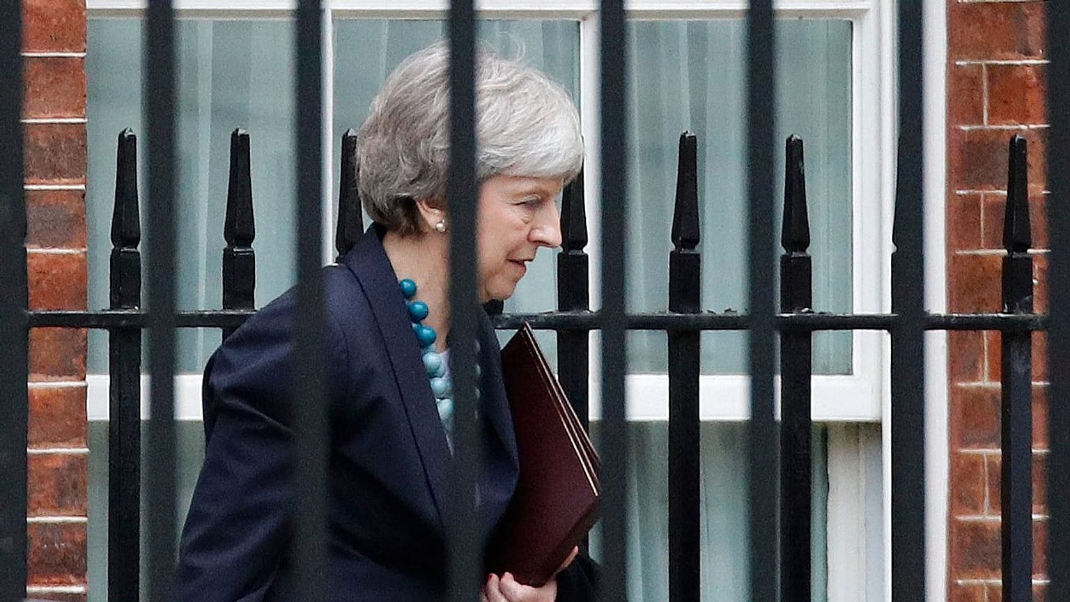 Brexit oylamasını ertelemeye hazırlanan May AB ile tekrar masaya oturuyor 