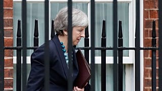 Brexit oylamasını ertelemeye hazırlanan May AB ile tekrar masaya oturuyor 