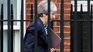 Την αναβολή της ψηφοφορίας για το Brexit ανακοίνωσε η Τερέζα Μέι