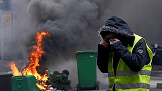 Επεισόδια στο Παρίσι από τα "Κίτρινα Γιλέκα"