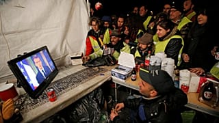"Ouverture" ou "blabla" : les "gilets jaunes" divisés après le discours de Macron