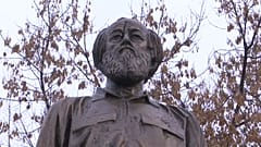 Памятник Солженицыну открыт в центре Москвы 