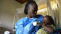 UNICEF: Ebola virüsü taşıyanların 3'te biri çocuklar 
