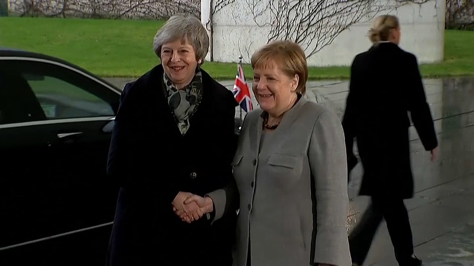 Elutasítást kapott Hágában és Berlinben May