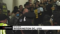 USA : Des activistes climatiques manifestent dans la Chambre des représentants