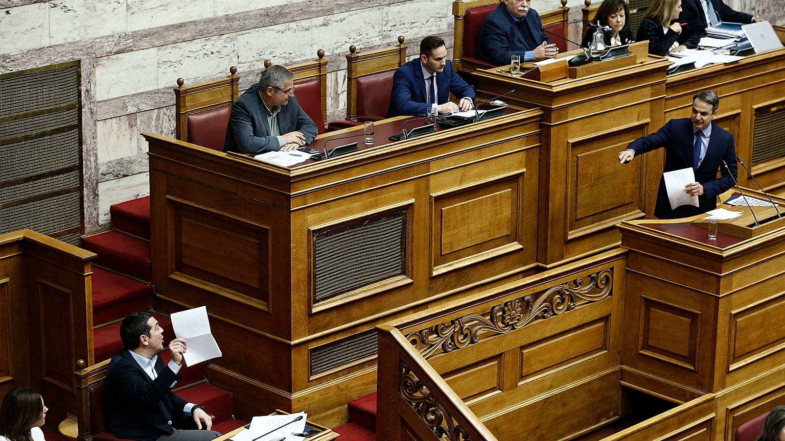 Άγρια κόντρα Τσίπρα - Μητσοτάκη για το Σκοπιανό με φόντο τις συντάξεις