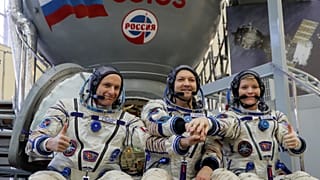 Rus kozmonotlar Soyuz'daki gizemli delik için uzayda 6 saat yürüyecek