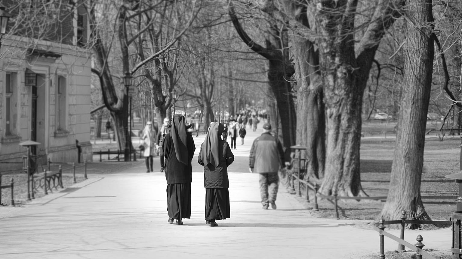 İki rahibe okul kasasından çaldığı yarım milyonu kumarda harcadı