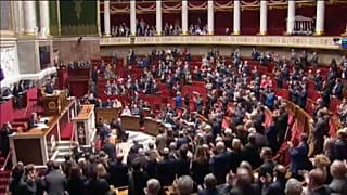 Κόντρα στη γαλλική Εθνοσυνέλευση για τα μέτρα Μακρόν
