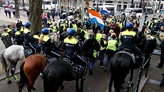 Hollanda'da Sarı Yelekliler'den sonra Kırmızı Yelekliler sokağa çıkıyor
