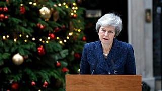 Theresa May fez declaração pública após ser anunciada moção de censura