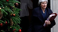 Brexit: "Δεν παραιτούμαι" λέει η Τερέζα Μέι παρά την πρόταση μομφής
