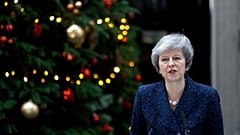 Theresa May: "Combatterò la mozione di sfiducia"