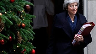 Brexit: "Δεν παραιτούμαι" λέει η Τερέζα Μέι παρά την πρόταση μομφής