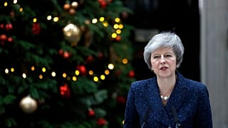 Theresa May: "Combatterò la mozione di sfiducia"