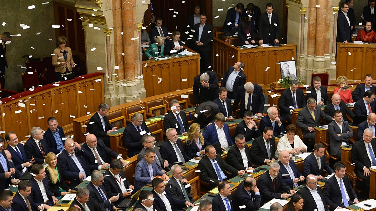 Átment a Parlamenten a közigazgatási bíróságokról szóló törvény