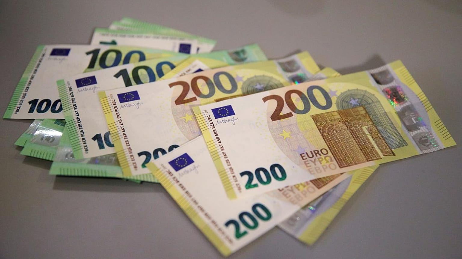 İspanya'da asgari ücrete son 41 yılın en yüksek zammı yürürlüğe girdi