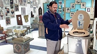 Hindistan'da ev içine tuvalet koyma sözünü tutmayan baba karakolluk oldu