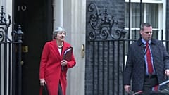 Misstrauensabstimmung in London - May kämpft um Brexit-Deal 