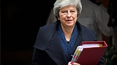 Brexit: Τι σημαίνει η πρόταση μομφής κατά της Μέι και τι μπορεί να συμβεί