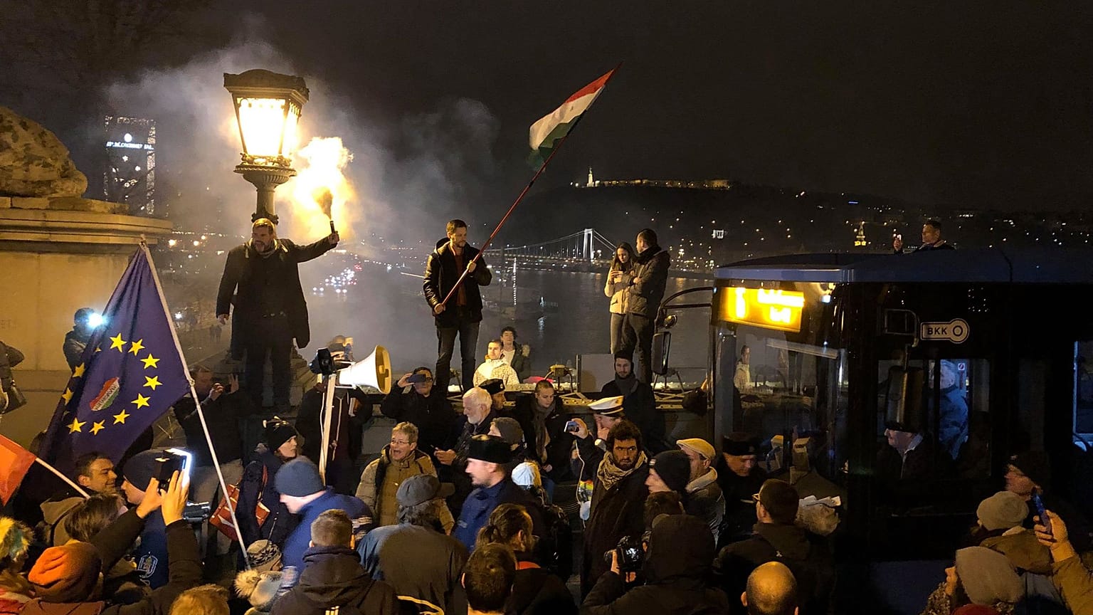 A Jobbik a Sándor-palota előtt