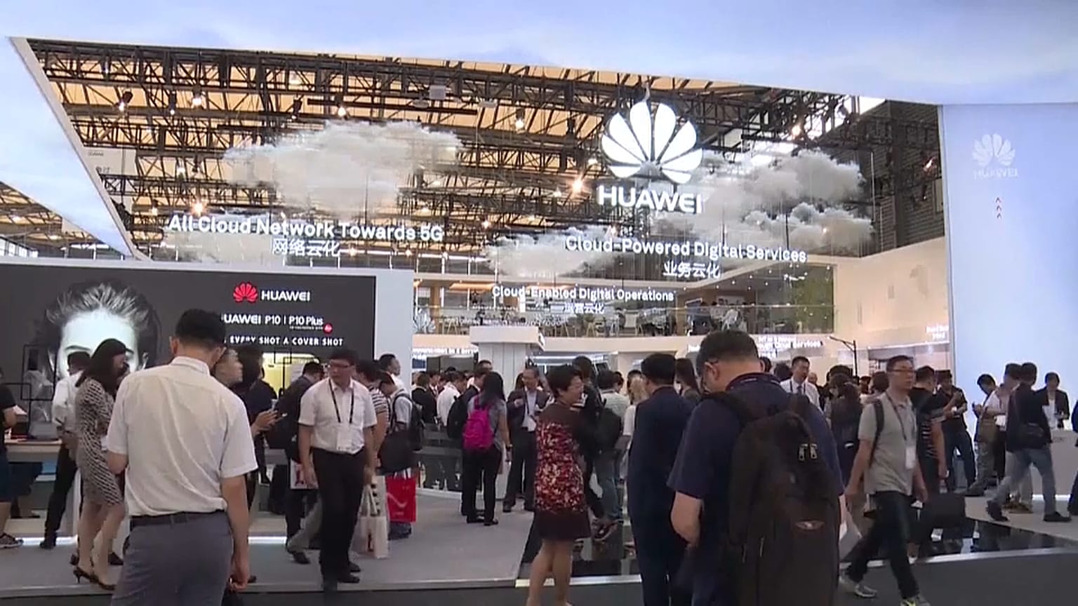  Filha do fundador da Huawei libertada sob fiança