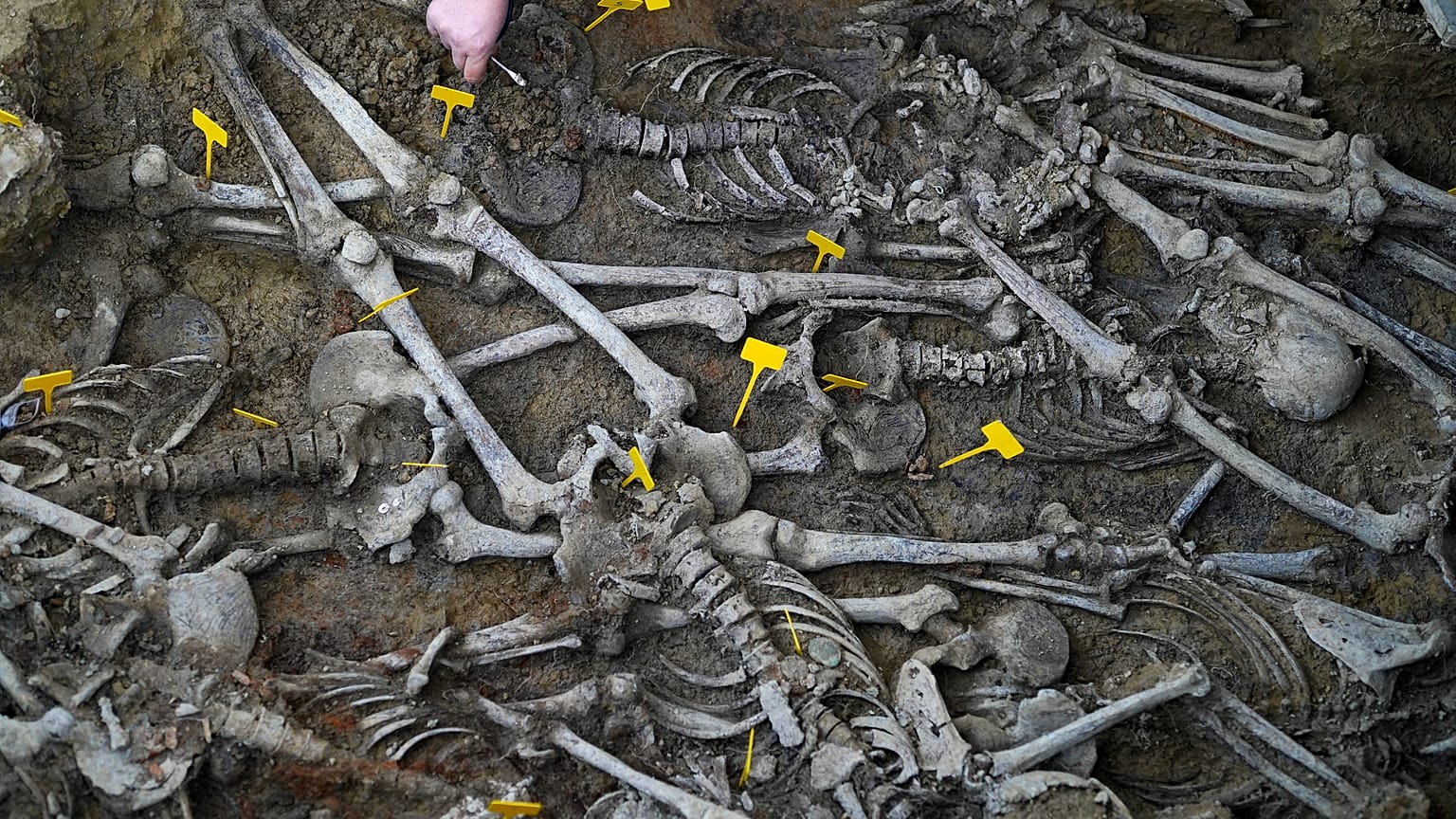 Suriye: IŞİD'in eski kalesi Ebu Kemal kasabasında 7 toplu mezar bulundu