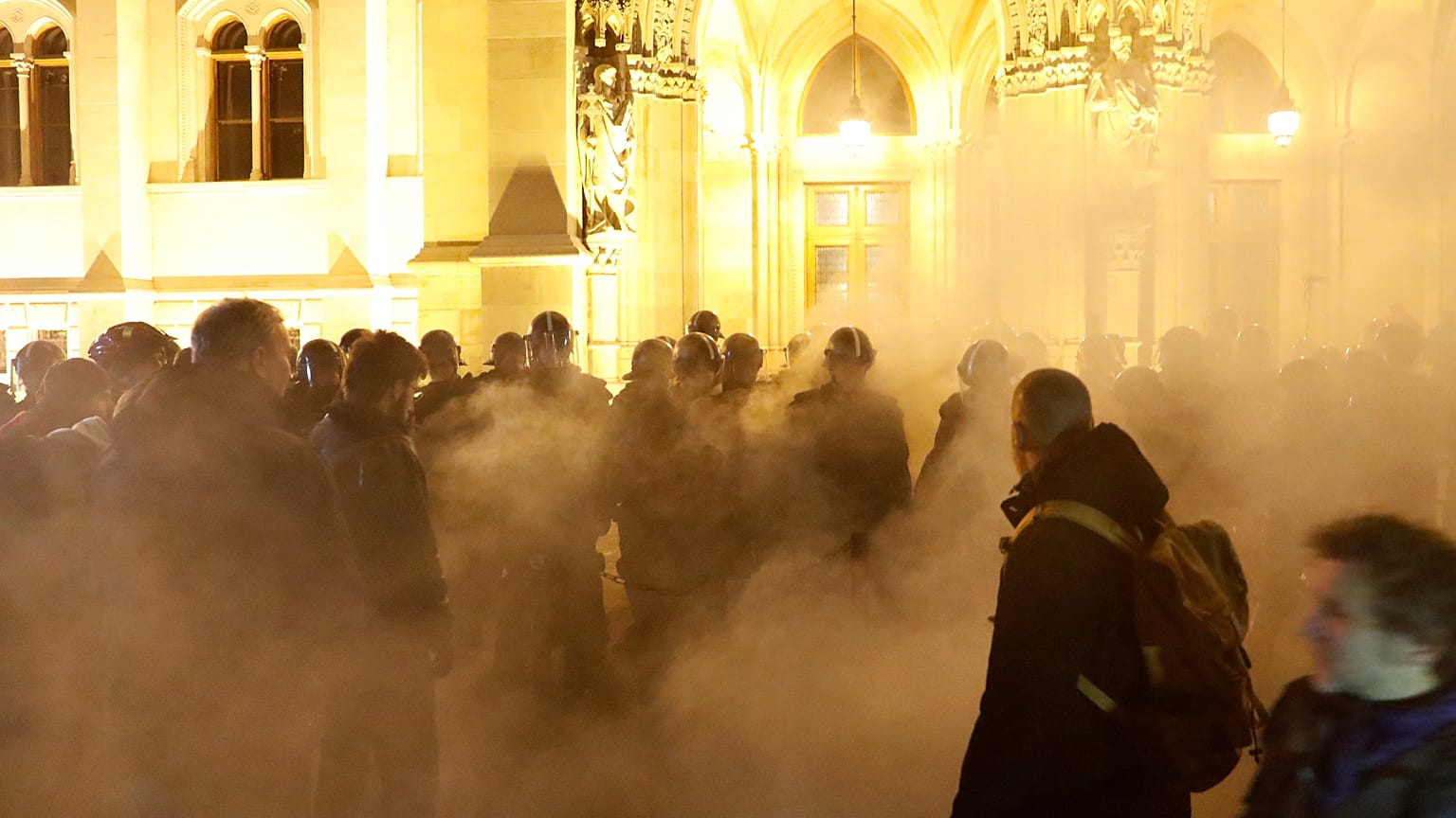 Акция протеста против "рабского закона" в Будапеште