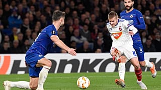 Kovács István, Gary Cahill és Cesc Fábregas a két csapat előző meccsén