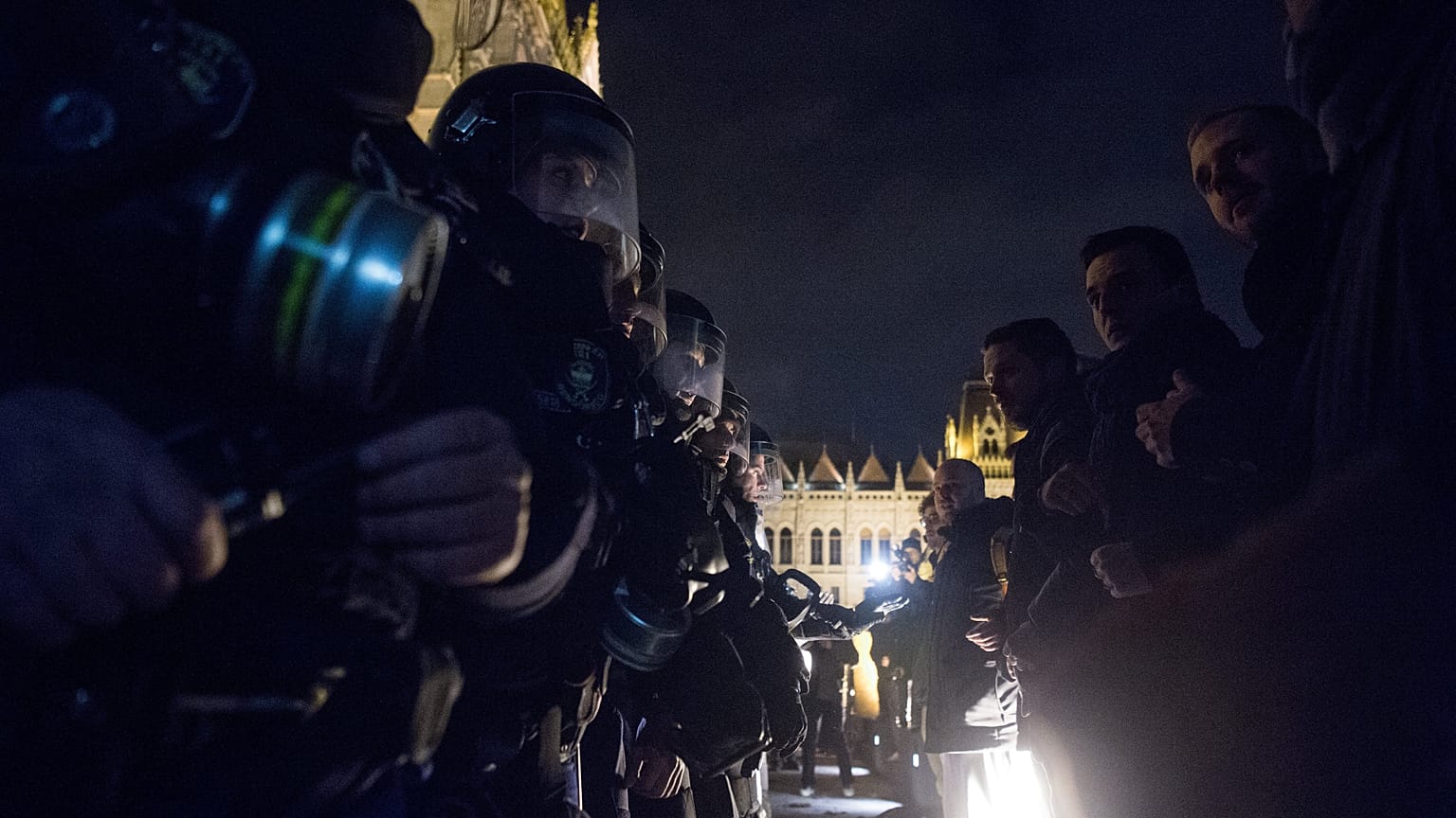 Csütörtök délutánra is tüntetést hirdettek a Parlamenthez