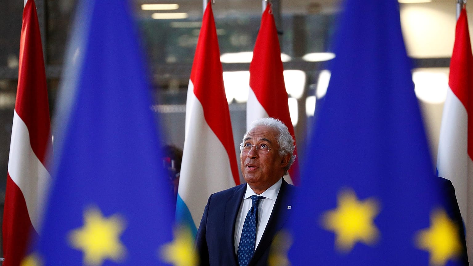 Cimeira da UE dedica-se ao Euro depois da "nega" sobre Brexit