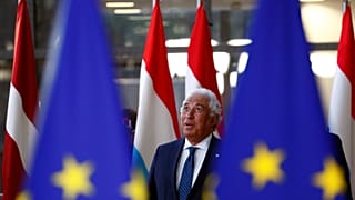 Cimeira da UE dedica-se ao Euro depois da "nega" sobre Brexit
