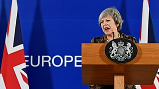 Az EU nem enged brexit ügyben. Theresa May csak néhány ígértet vihet haza.