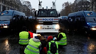 'Gilets jaunes' act V sees drop in turnout