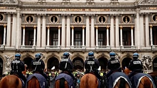 Gilet gialli: in calo i manifestanti, ancora scontri a Parigi