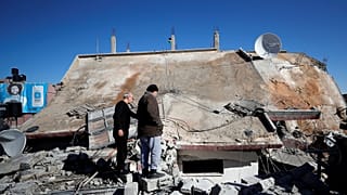 İsrail asker öldürmekle suçladığı Filistinlinin evini yıktı